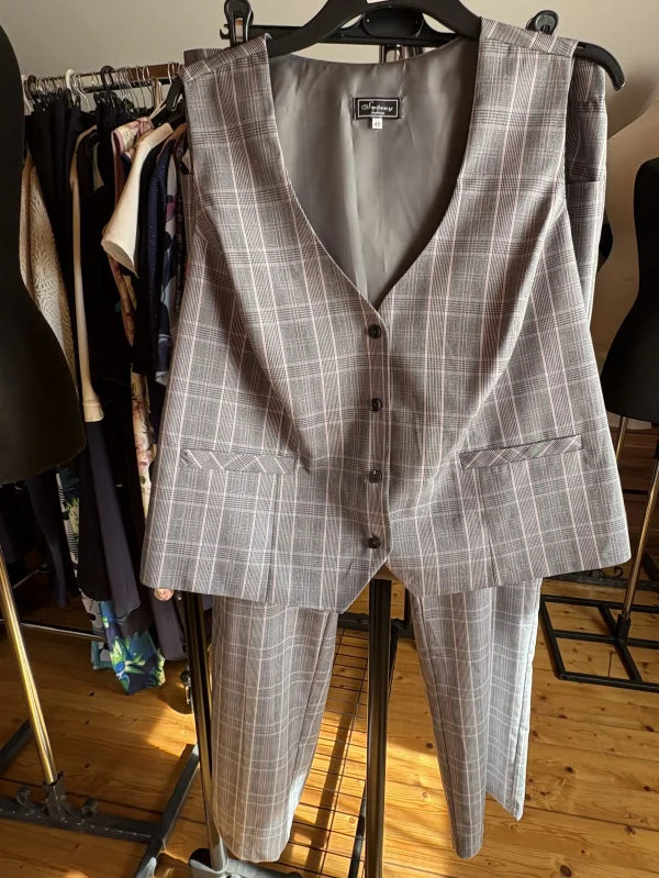 Szöszi elegáns nadrág - mellény szett ( 2 db-os)