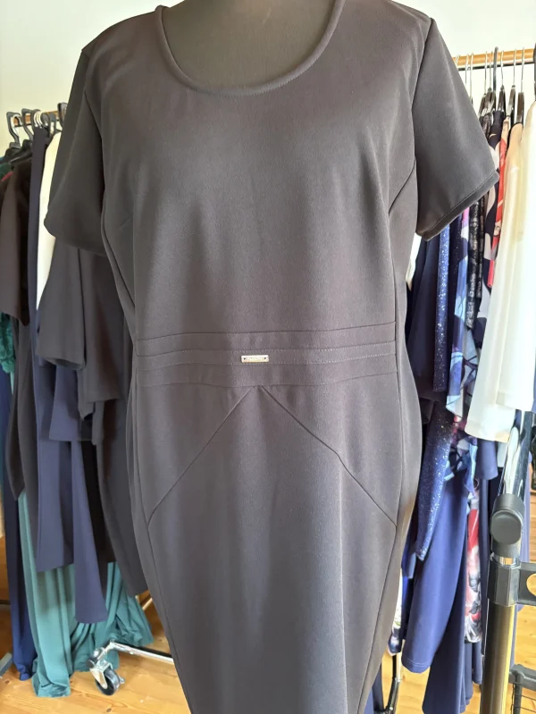 Zita Fashion molett alkalmi ruha fekete színben